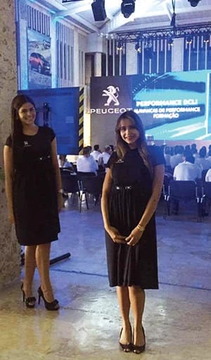 Personal de protocolo en evento corporativo Peugeot